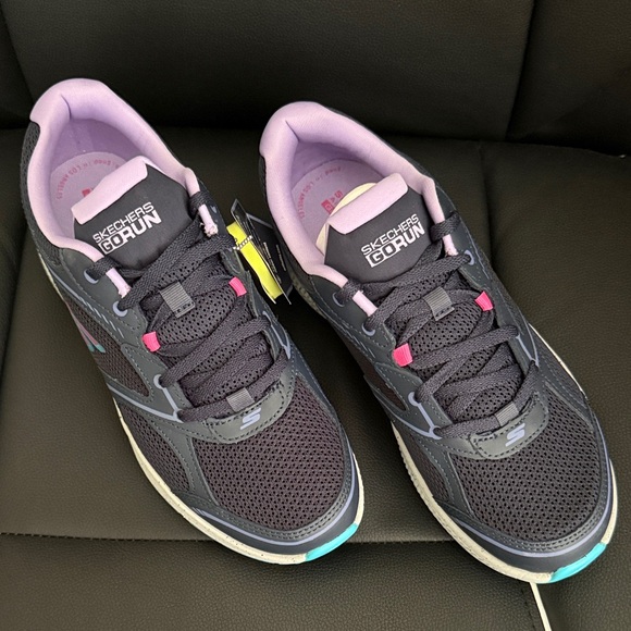 Skechers Women's Go Run Black Sneakers - Picture 1 of 3